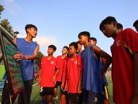 开云体育官网-足球赛场上球员们奋力拼搏，取得成功