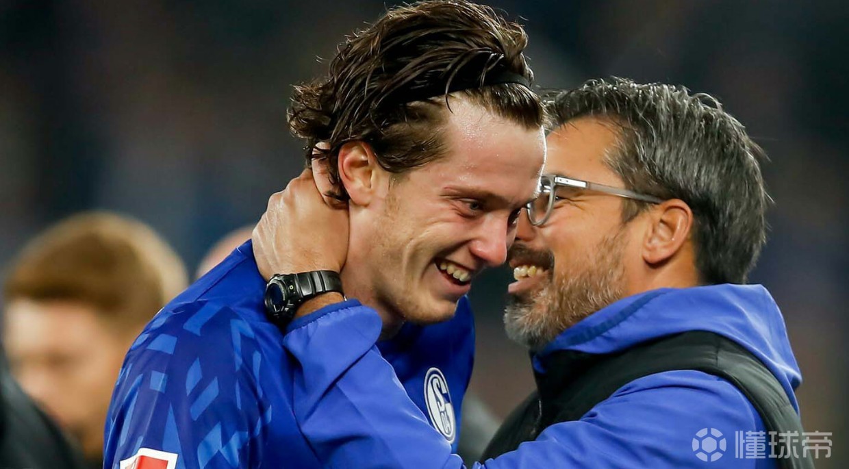 沙尔克备战新赛季，期待重新崛起