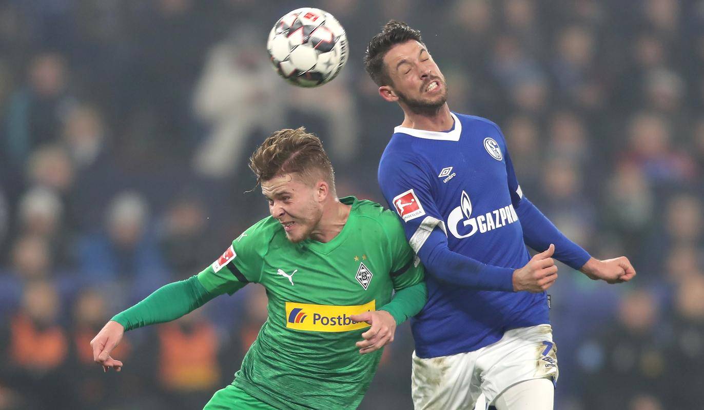 沙尔克备战新赛季，期待重新崛起