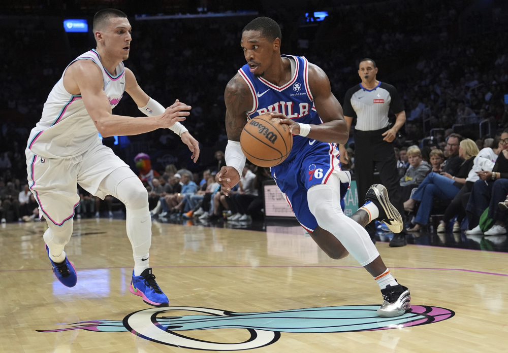 黄蜂惊险取胜,拉文领衔球队联手逆转对手的简单介绍 黄蜂惊险取胜,拉文领衔球队联手逆转对手的简单介绍