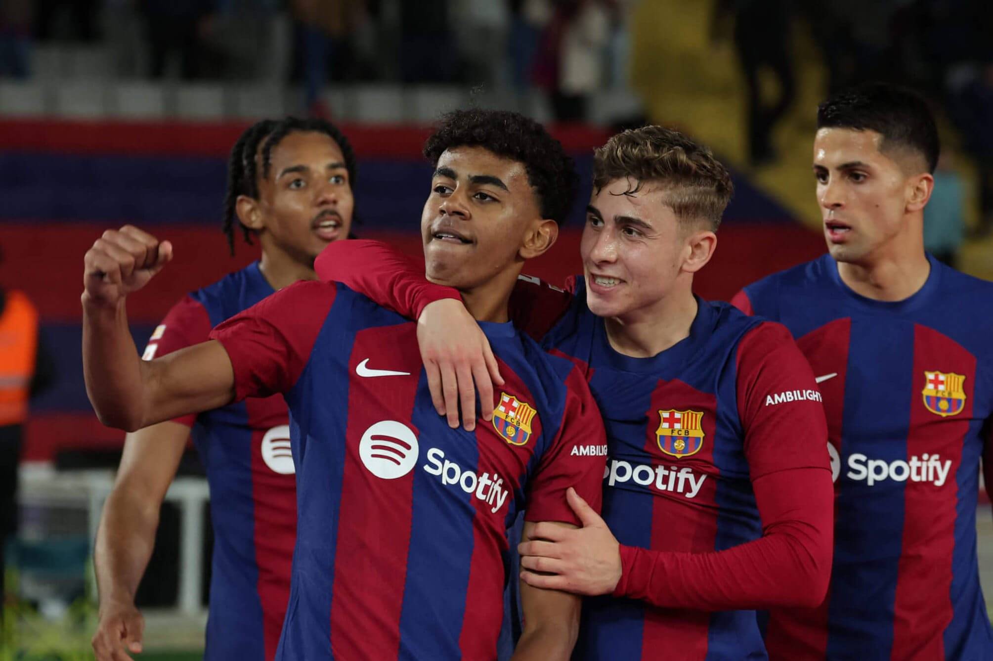 包含巴塞罗那中场核心受伤，对阵多特蒙德胜算减半的词条