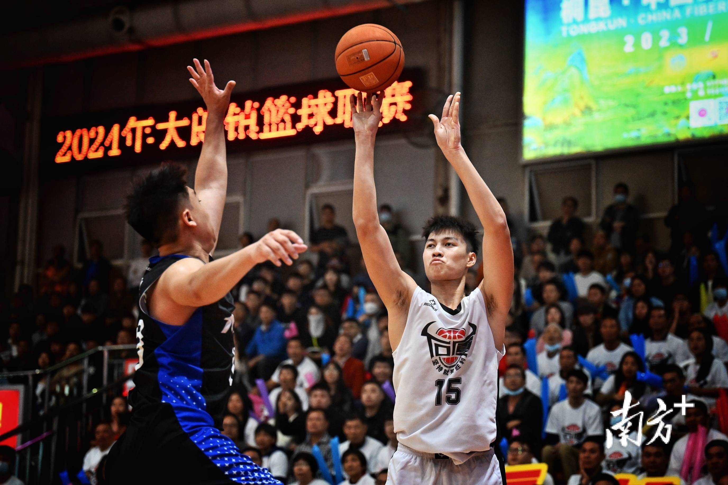 国内篮球联赛场面惊心动魄引人入胜的简单介绍 国内篮球联赛场面惊心动魄引人入胜的简单介绍