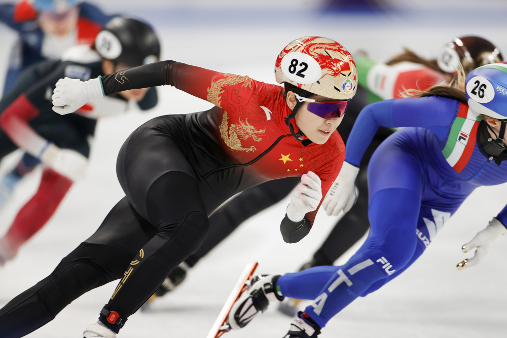 短道速滑冠军掌握技巧要领，领先一步