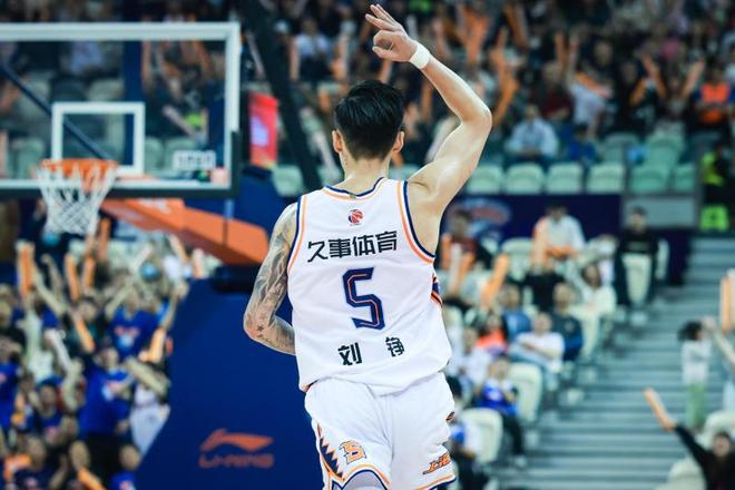 包含河南男篮迎来惊险胜利，击败上海队的词条