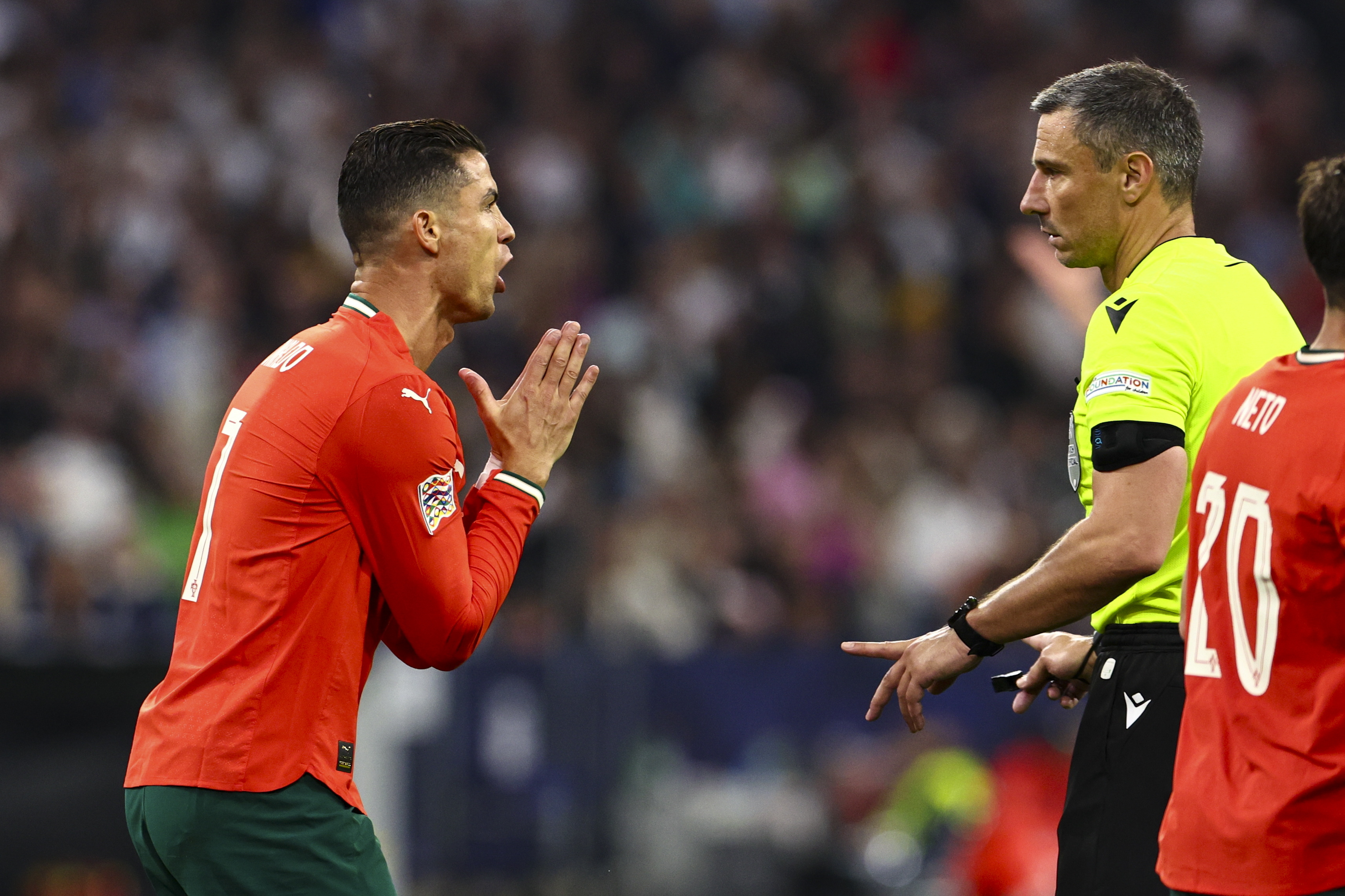 欧国联比赛新秀崭露头角，引人注目