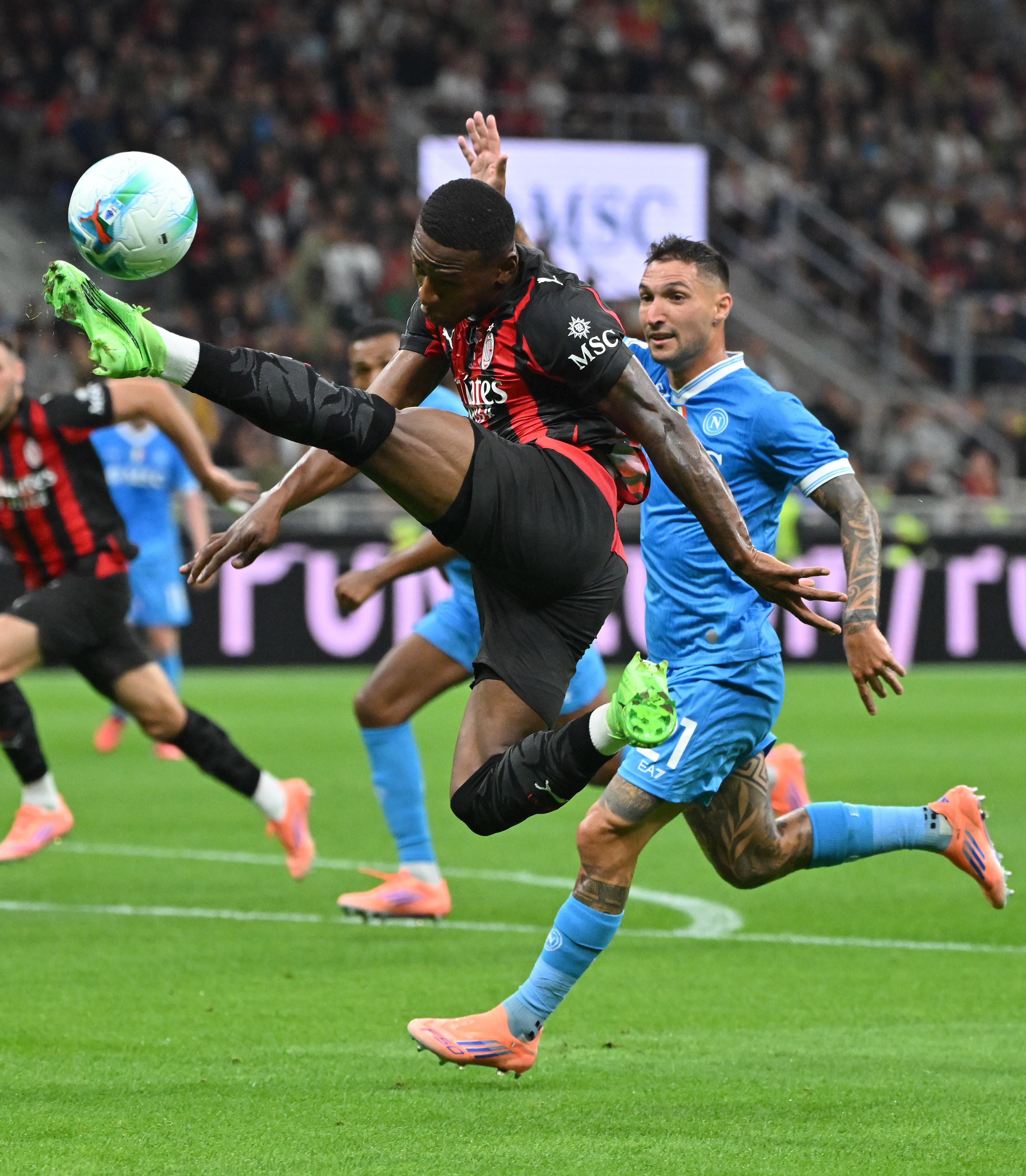 国际米兰完胜曼城，穆勒点燃赛场