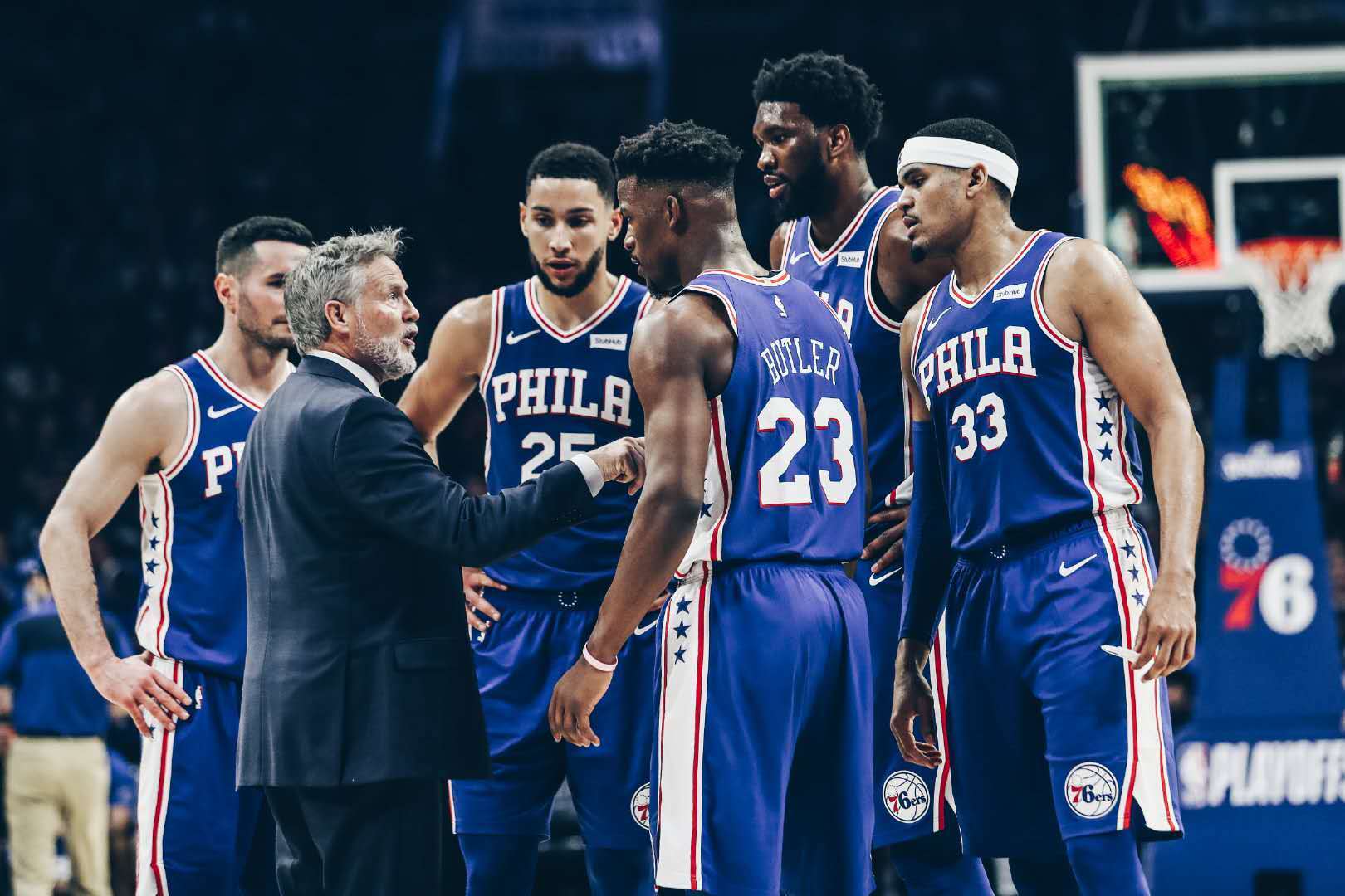 76人翻盘马刺，乔治带队取胜